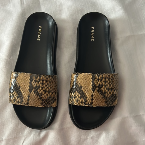 Frame Le Osborne Python-Embossed Leather Slides - Picture 8 of 11